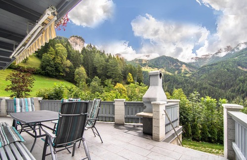 Matrei in Osttirol House | Holiday home with balcony and lots of privacy