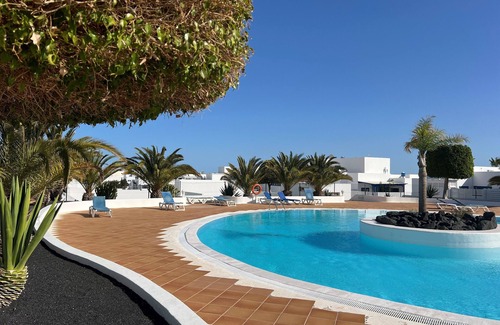 Puerto Calero House | Holiday home at the harbour of Puerto Calero with roof terrace, garden and pool