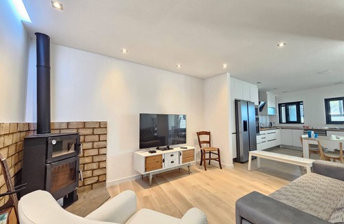 Moncarapacho e Fuseta House | Holiday Home 'Atlantida Farm' with Private Terrace, Wi-Fi and Air Conditioning