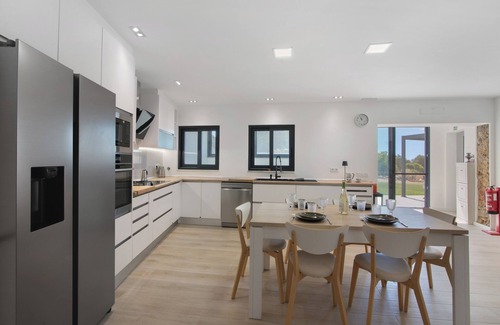 Moncarapacho e Fuseta House | Holiday Home 'Atlantida Farm' with Private Terrace, Wi-Fi and Air Conditioning