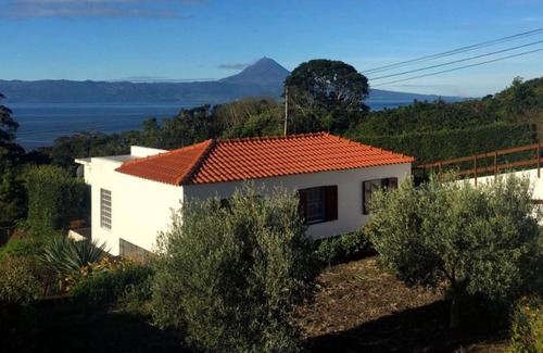 Urzelina House | Holiday Home 'Azorean Cottage São Jorge' with Sea View, Wi-Fi and Air Conditioning