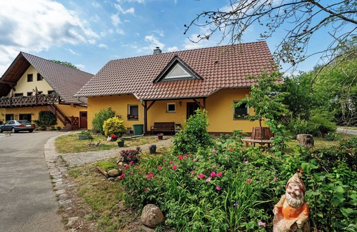 Schmogrow House | Holiday Home 'Bauernnest' with Shared Garden and Wi-Fi