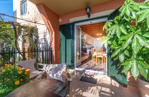 Chlomos House | Holiday Home "Balis Panorama" with Sea View, Balcony, Garden & Wi-Fi