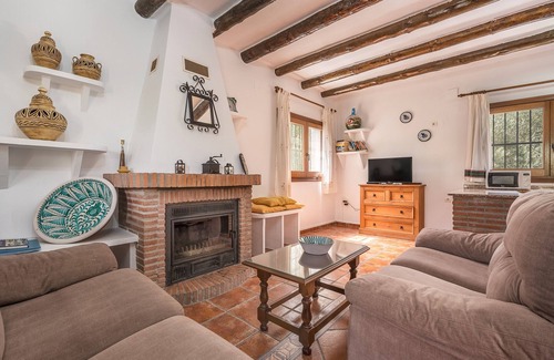 Orgiva House | Holiday Home 'Benizarte' with Mountain View, Wi-Fi and Air Conditioning