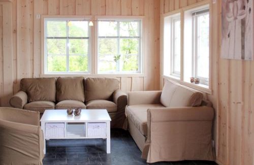 Tysnes House | Holiday Home Blåbærhytta by Interhome
