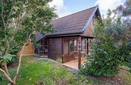 Verchen House | Holiday Home 'Blockbohlen-Haus Auf Hof Verchen' with Private Terrace, Private Garden and Wi-Fi