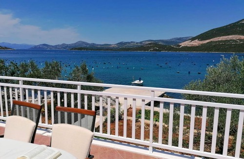 Putnikovic Apartment | Holiday Home Blue Dream - Two Bedroom Apartment with Terrace and Sea View (A1)