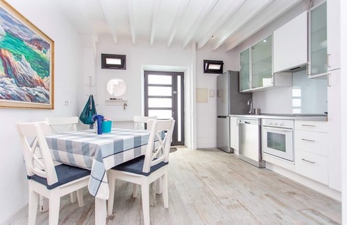 Puerto Maritimo House | Holiday Home 'Bluehouse Portixol' with Private Terrace, Wi-Fi and Air Conditioning