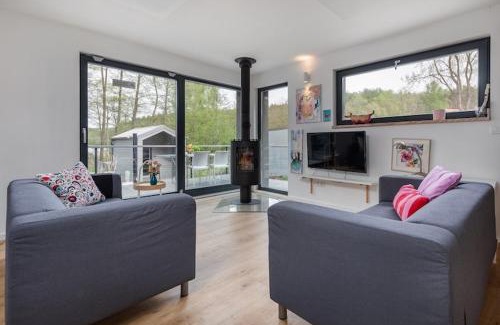 Wiselka House | Holiday Home by Lake Wise ka with Sauna