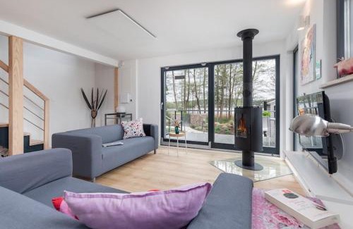 Wiselka House | Holiday Home by Lake Wise ka with Sauna