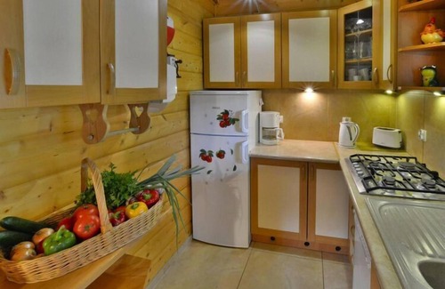Oswino House | Holiday home by the lake, private garden, Oswino