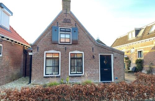 Paesens-Moddergat House | Holiday home by the Wadden Sea, cleaning included