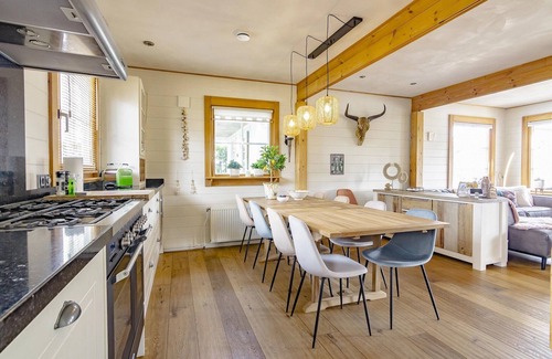 Kropswolde House | Holiday Home by Zuidlaardermeer Jetty