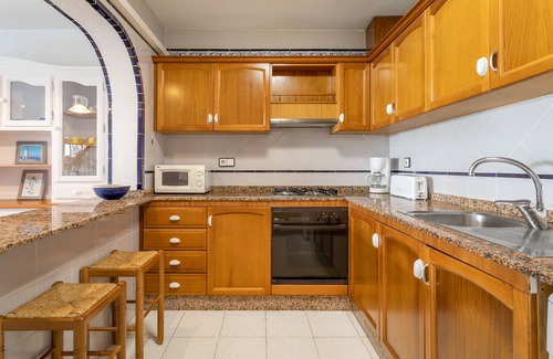 Los Arenales del Sol House | Holiday Home 'Casa en la playa con piscinas E' with Shared Pool, Wi-Fi and Air Conditioning