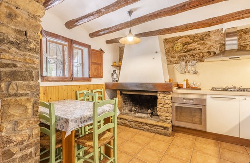 Copons House | Holiday Home 'Can Favo' with Mountain View, Private Pool and Air Conditioning