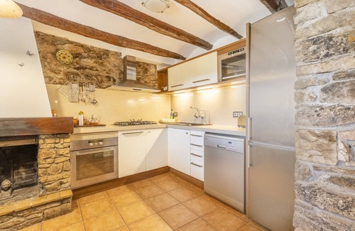 Copons House | Holiday Home 'Can Favo' with Mountain View, Private Pool and Air Conditioning