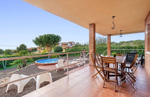 Riudecanyes House | Holiday Home "Can Montclar" with Sea View, Private Pool & Wi-Fi
