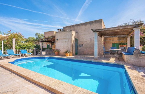 Felanitx House | Holiday Home 'Can Tries' with Mountain View, Private Pool and Wi-Fi