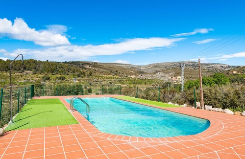 Vilar de Canes House | Holiday Home 'Casa Relax' with Mountain View, Shared Pool and Wi-Fi
