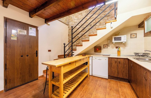 Finana House | Holiday Home 'Casa 2' with Mountain View, Shared Pool and Wi-Fi