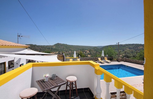 Loule House | Holiday Home 'Casa 2' with Shared Pool and Wi-Fi