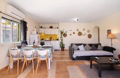 Loule House | Holiday Home 'Casa 3' with Shared Pool and Wi-Fi