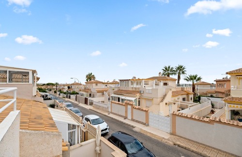 Los Altos House | Holiday Home 'Casa Alta' with Sea View, Shared Pool and Wi-Fi
