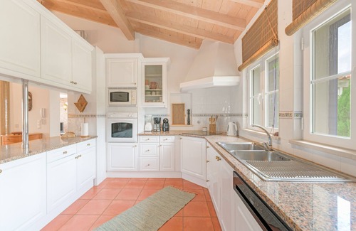 Baiona House | Holiday Home 'Casa Alecrim - Selão Da Eira' with Sea View, Wi-Fi and Air Conditioning