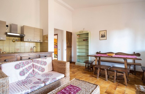 Torre di Bari House | Holiday Home 'Casa Alva' with Private Terrace, Wi-Fi and Air Conditioning