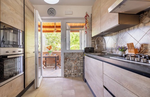 Palmadula House | Holiday Home 'Casa Bea' with Private Terrace, Wi-Fi and Air Conditioning
