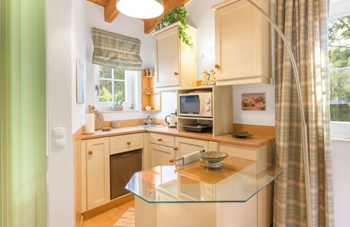 Baiona House | Holiday Home 'Casa Cisne - Selão Da Eira' with Lake View, Shared Pool and Wi-Fi