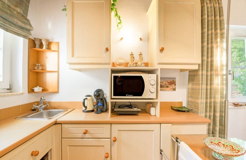 Baiona House | Holiday Home 'Casa Cisne - Selão Da Eira' with Lake View, Shared Pool and Wi-Fi