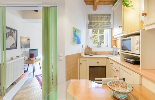 Baiona House | Holiday Home 'Casa Cisne - Selão Da Eira' with Lake View, Shared Pool and Wi-Fi