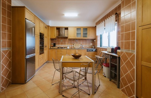 Quiaios House | Holiday Home 'Casa Das Camarinhas' with Sea View, Private Pool and Wi-Fi