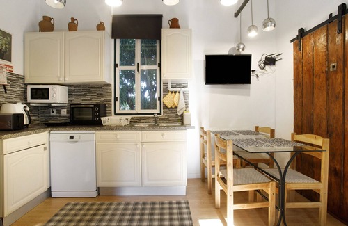 Nossa Senhora do Pranto House | Holiday Home "Casa Do Campo Dornes Três" with Shared Pool, Shared Garden & Wi-Fi