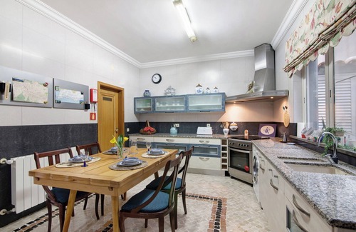 Loule House | Holiday Home 'Casa da Cidade De Loulé' with Private Terrace and Wi-Fi