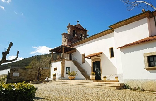 Braganca House | Holiday Home 'Casa Da Ribeira Em Rabal' with Lake View, Wi-Fi and Air Conditioning