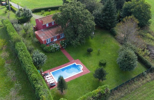 Trazo House | Holiday Home 'Casa De Piñeiro Y Spa Optional' with Mountain Views, Private Pool and Wi-Fi