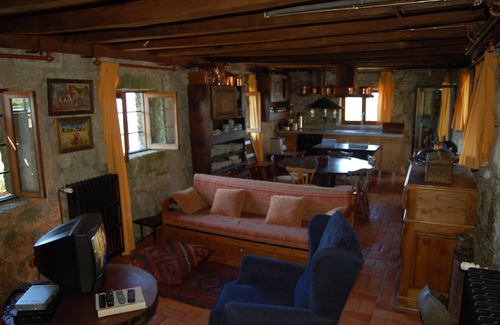 Canicada House | Holiday Home 'Casa Do Gêres' with Lake View, Private Pool and Wi-Fi