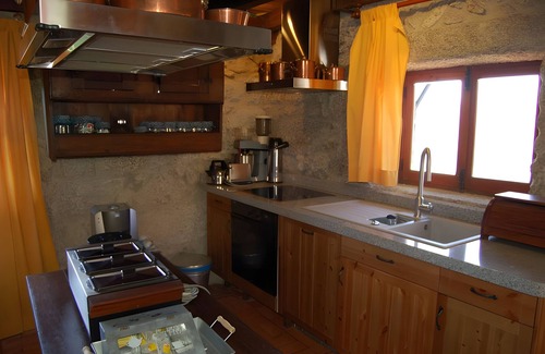 Canicada House | Holiday Home 'Casa Do Gêres' with Lake View, Private Pool and Wi-Fi