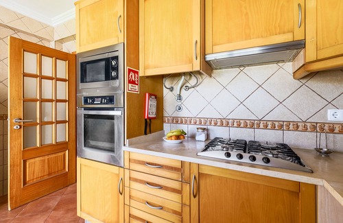 Fonte de Sesimbra Villa | Holiday Home 'Casa Do Pinhal Sesimbra' with Private Terrace, Private Garden and Wi-Fi