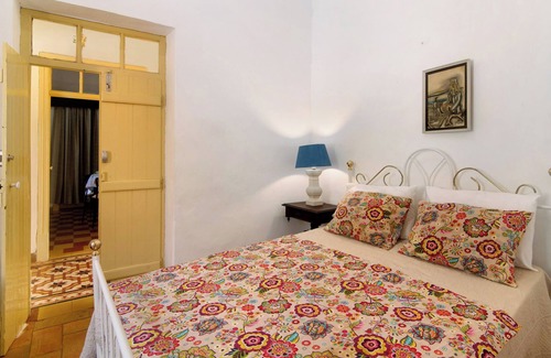 Loule House | Holiday Home 'Casa Do Tesouro' with Shared Pool, Private Terrace and Wi-Fi