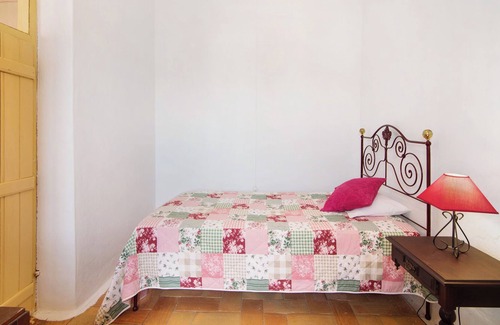 Loule House | Holiday Home 'Casa Do Tesouro' with Shared Pool, Private Terrace and Wi-Fi