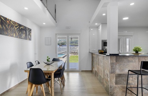 San Ambrosio House | Holiday Home 'Casa El Buda' with Mountain View, Wi-Fi and Air Conditioning