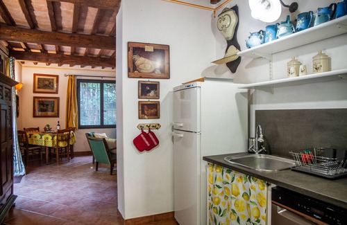 Grosseto House | Holiday Home 'Casa Elfo' with Shared Pool, Private Terrace and Wi-Fi