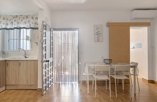 Conil de la Frontera House | Holiday Home 'Casa Rocio' with Private Pool, Wi-Fi and Air Conditioning