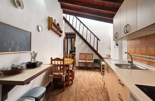 Vallehermoso House | Holiday Home 'Casa de Telégrafos' with Mountain View, Private Terrace & Wi-Fi