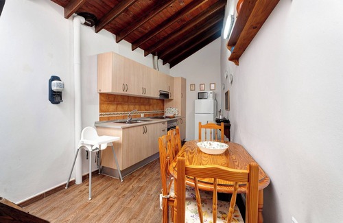 Vallehermoso House | Holiday Home 'Casa de Telégrafos' with Mountain View, Private Terrace & Wi-Fi
