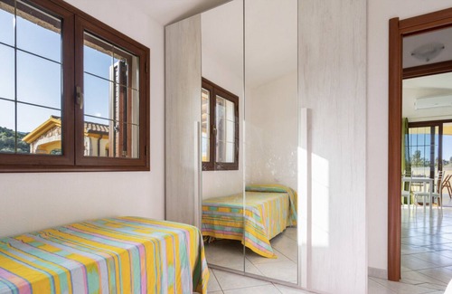 Buddittogliu Straulas House | Holiday Home 'Casa Isuledda' with Sea View, Wi-Fi and Air Conditioning