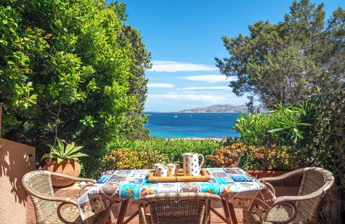 Porto Massimo House | Holiday Home 'Casa Mafele Porto Massimo' with Sea View, Private Terrace and Private Garden